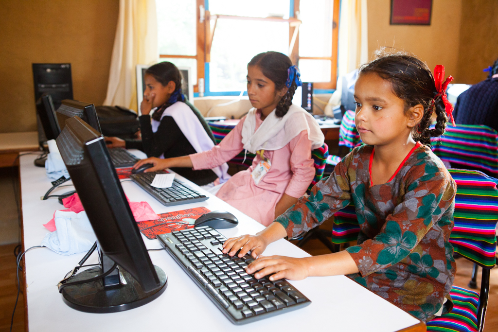 Kinder im Computerlehrgang