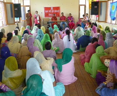 Diskussionsrunde alleinstehender Frauen - zur Verfügung gestellt von Nishtha Indien